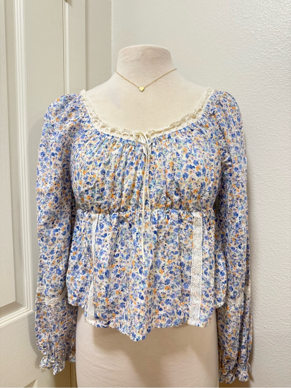 Tinseltown Blue & Yellow Floral Lace-Trim Peasant Blouse